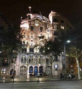 Barcelona Travel Guide by Tiana Pongs